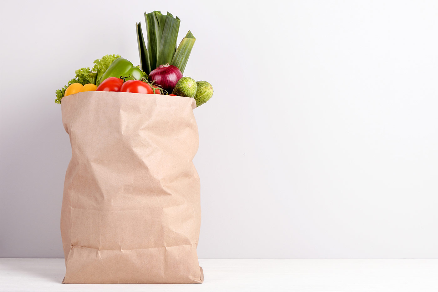 Grocery shopping bag with food